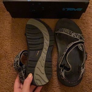 Teva’s size 8